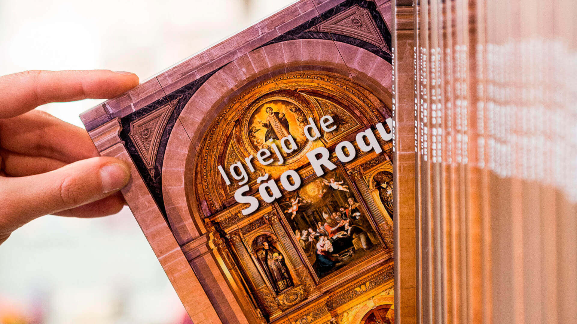 Livro na loja do Museu de São Roque