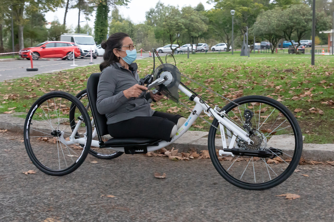 Utentes do CMRA recebem handbikes