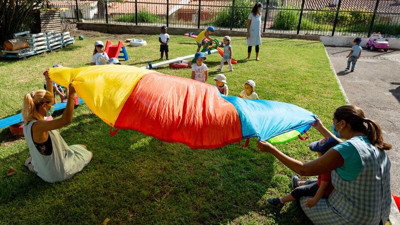 Nesta creche, as educadoras nunca estiveram longe e a transparência é o segredo