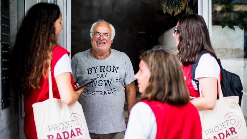 Radares para escutar e cuidar de idosos isolados