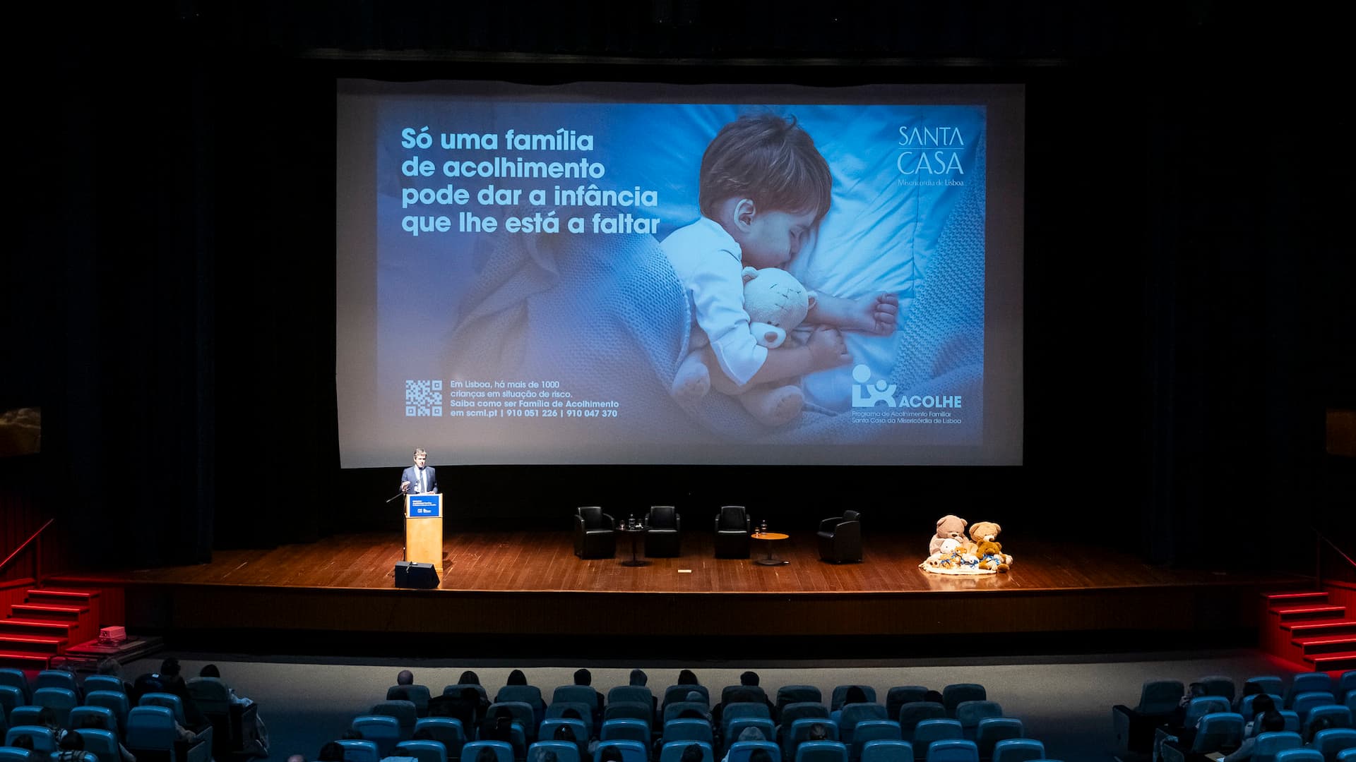 Sérgio Cintra discursa no seminário sobre acolhimetno familiar