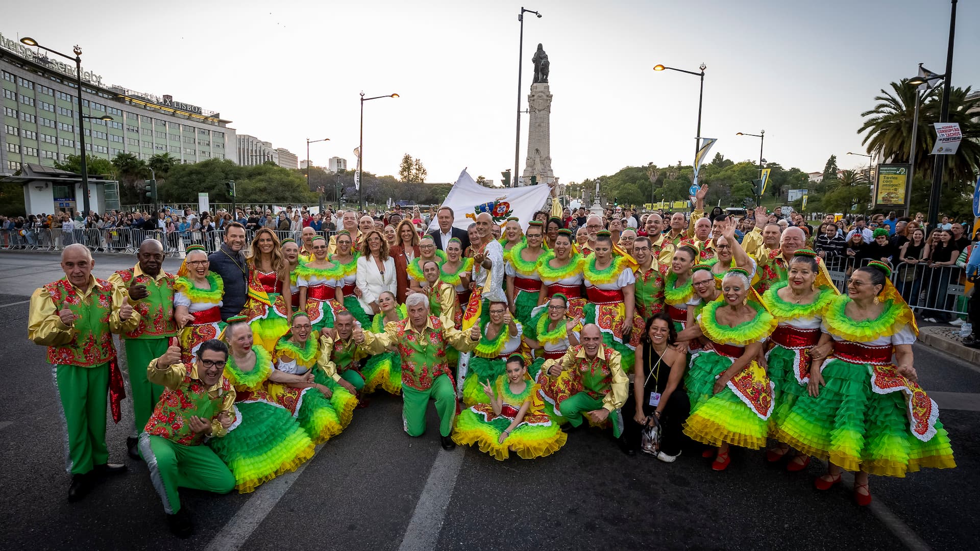 marcha da Santa Casa 2024 posa na Avenida da Liberdade