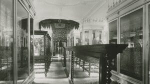 Foto antiga a preto e branco do museu nacional dos coches