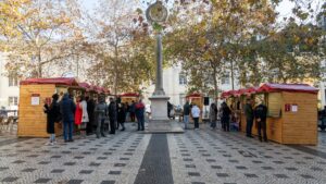 Barraquinhas na feira de Natal no Largo Trindade Coelho