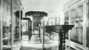 foto antiga de sala do museu de são roque