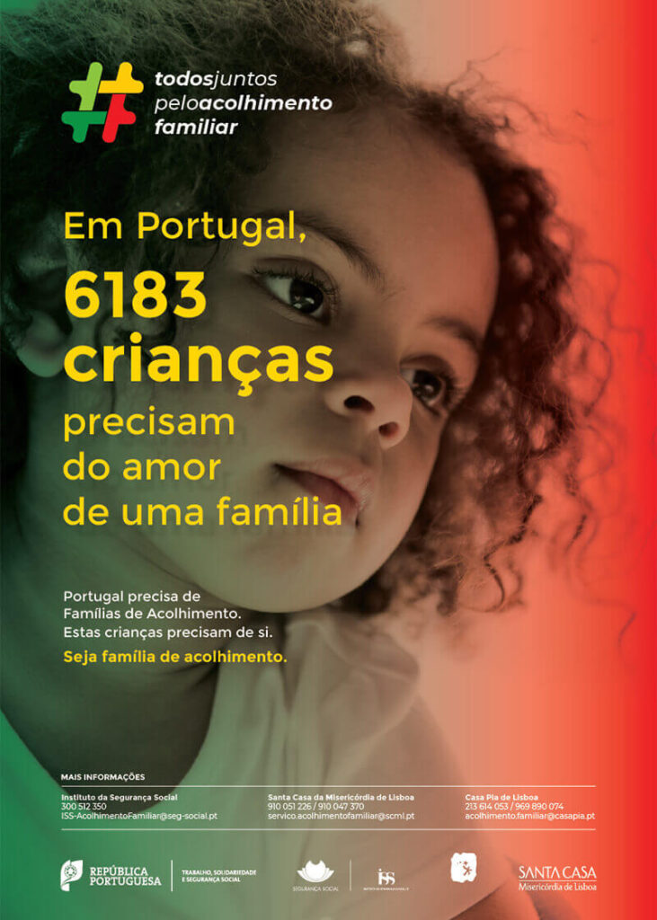 Capa do cartaz #todosjuntospeloacolhimentofamiliar - menina de cabelos encaracolados