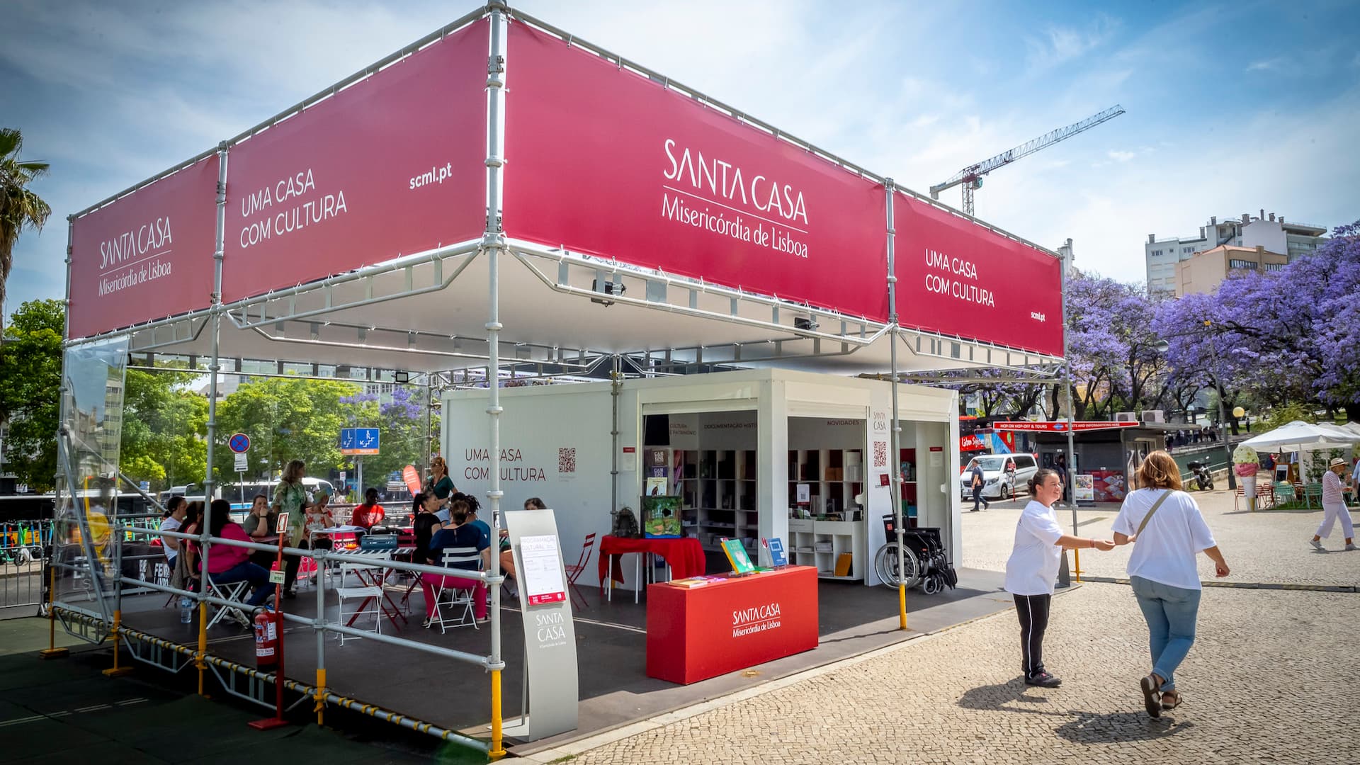 Stand da Santa Casa na Feira do Livro
