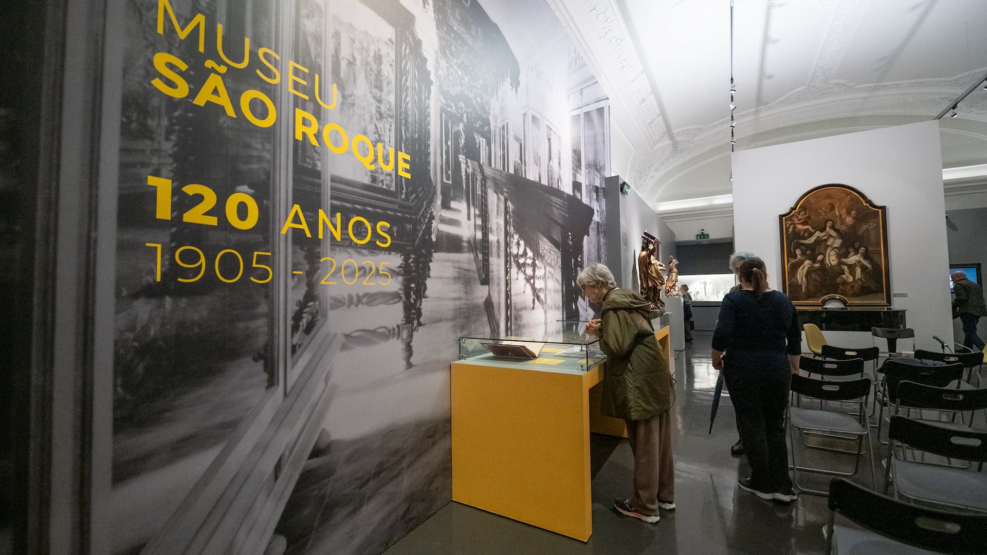 vidro com inscrição dos 120 anos do Museu de São Roque