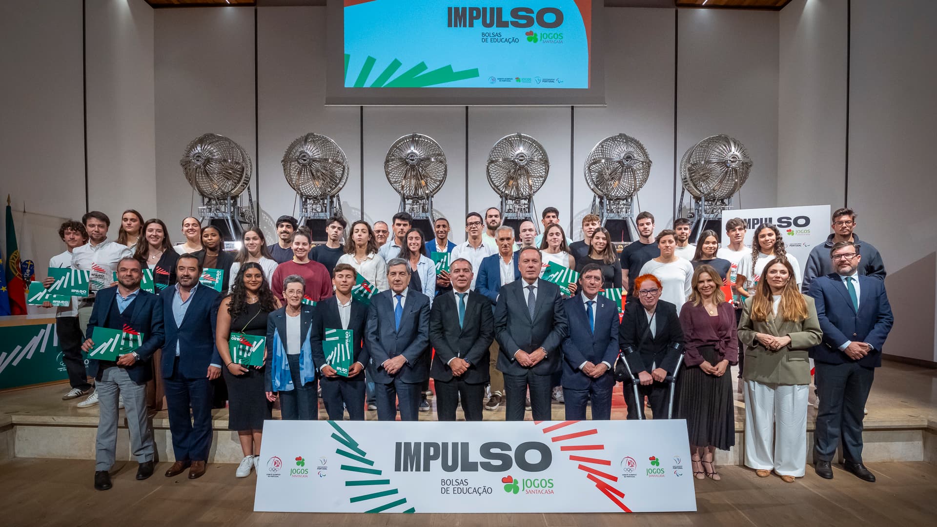 Foto de grupo dos bolseiros do Programa Impulso 2025