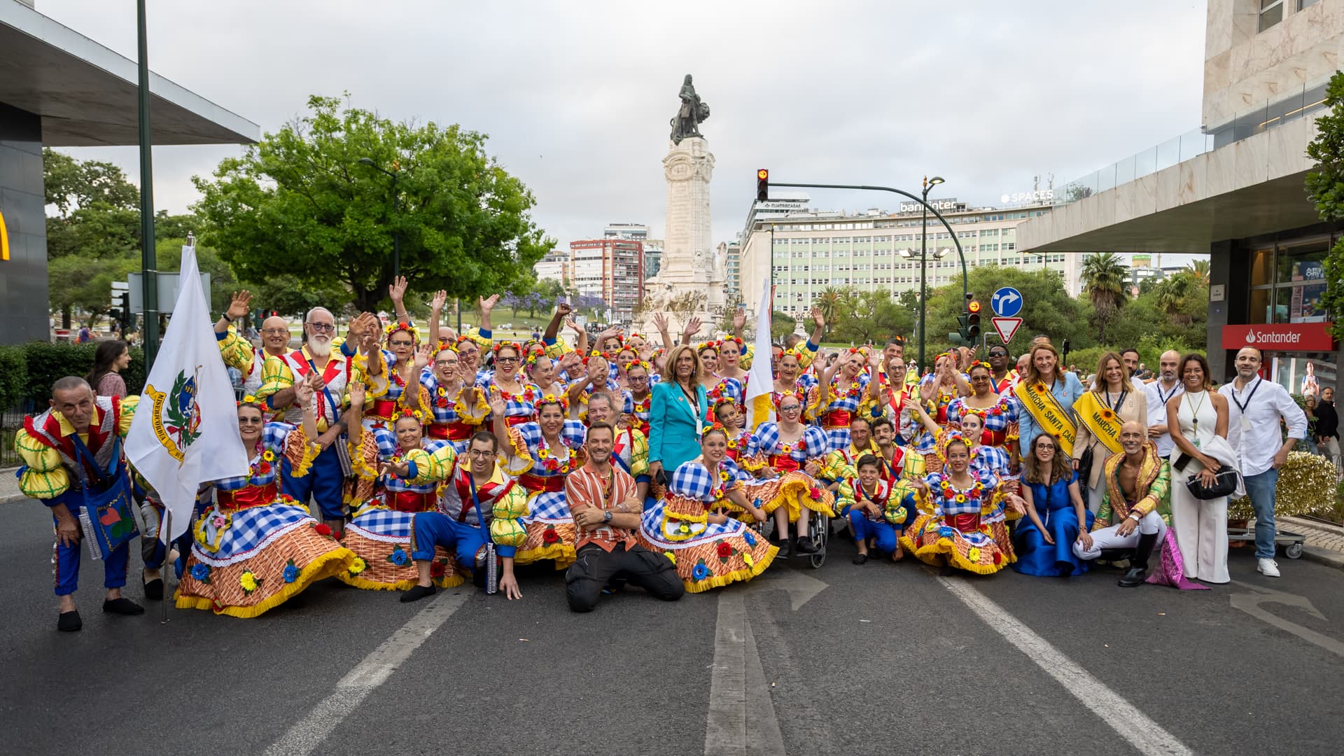 “The Santa Casa March is Beautiful!” - A Celebration of Tradition and Community in Lisbon