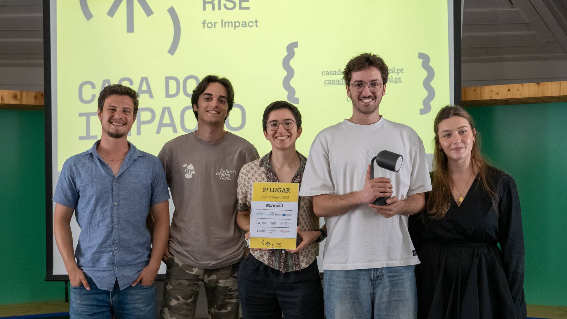 Vencedores do prémio, em palco