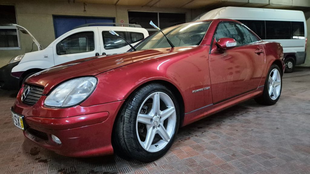 Mercedes vermelho
