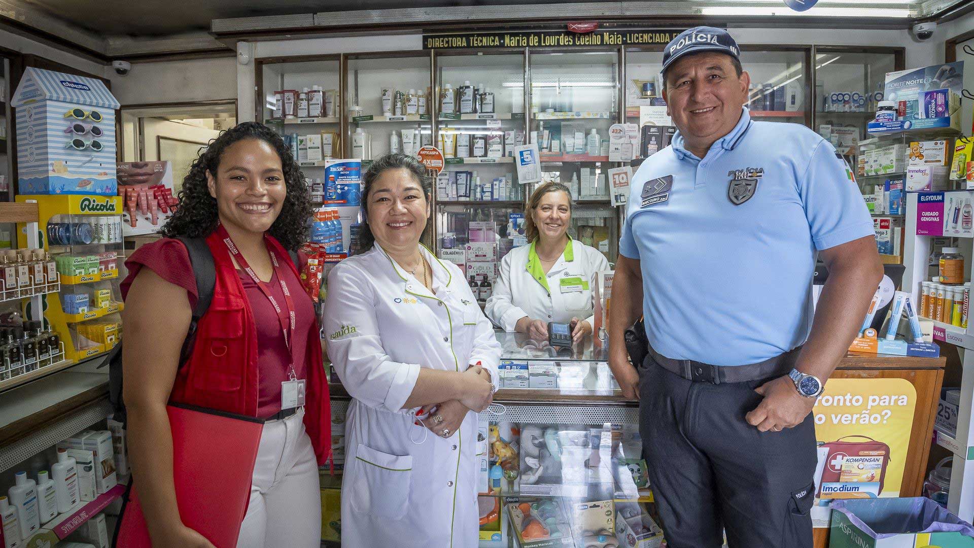 polícia, duas farmacêuticas e a mediadora do radar
