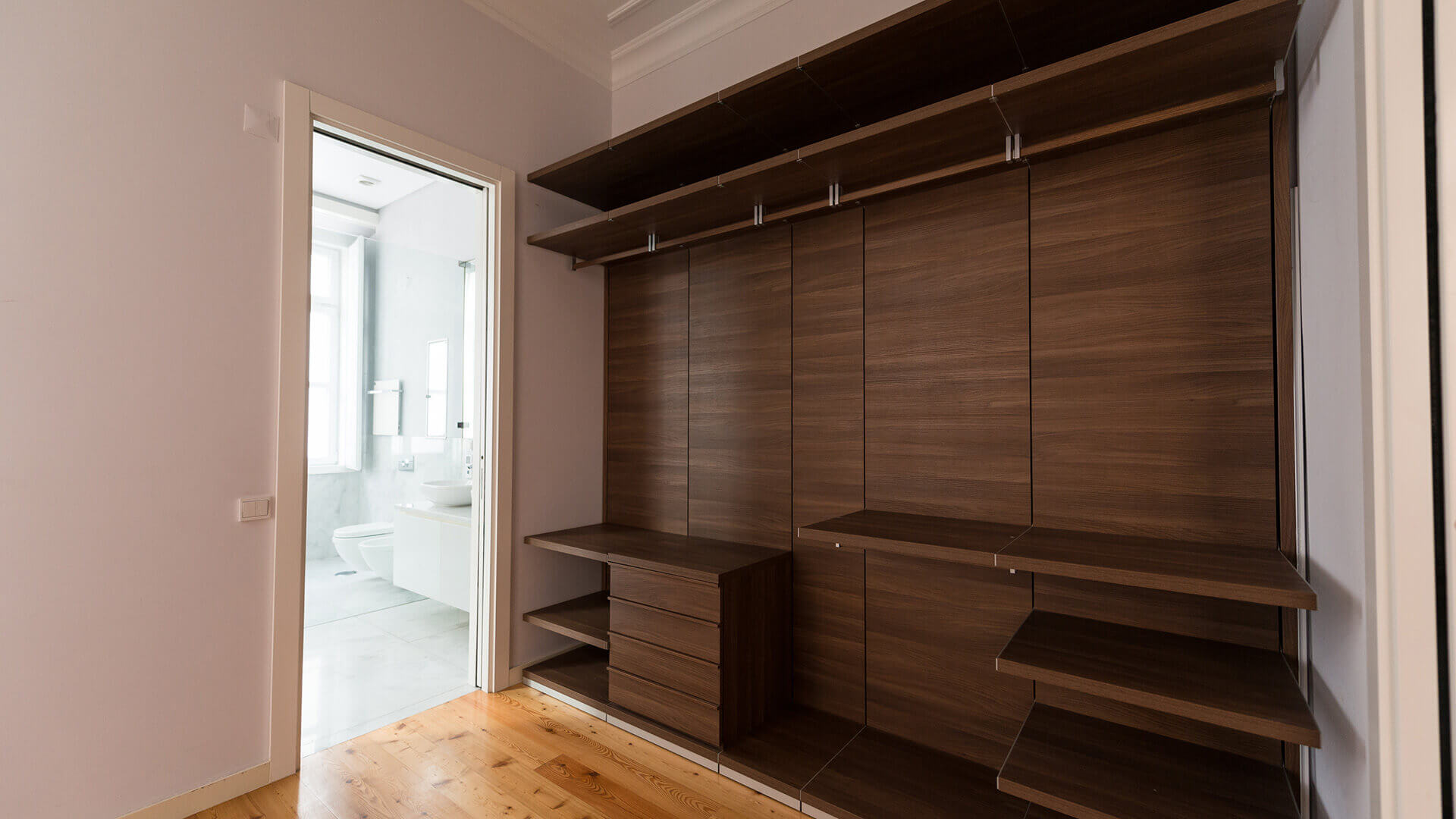 Suite (Closet)