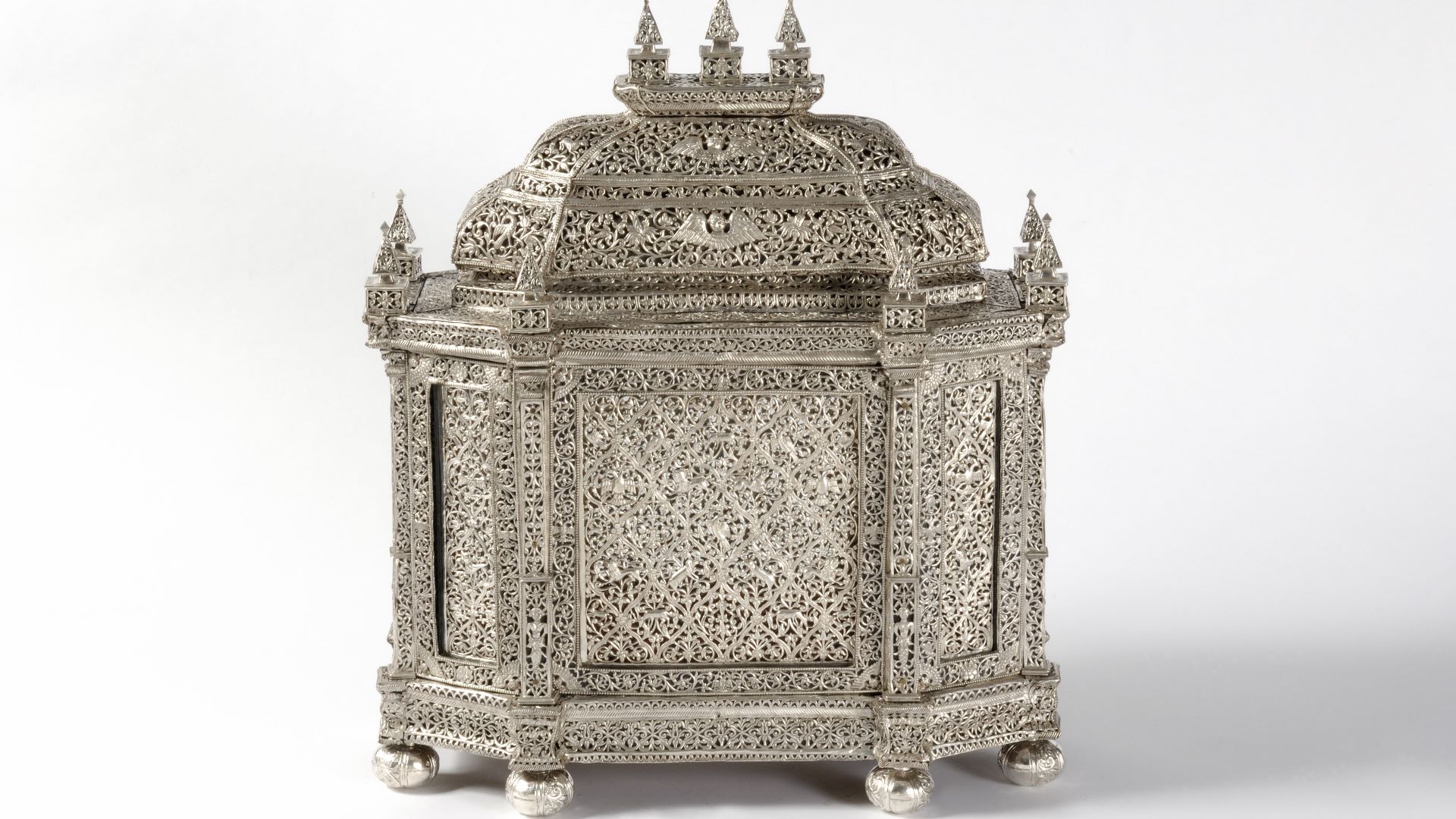 A Obra Eleita – Tocheiros Monumentais e Cofre-Relicário