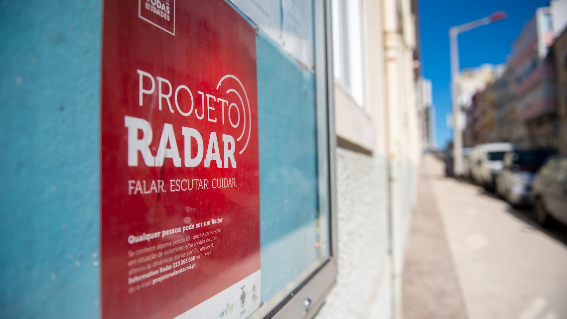 Cartaz do Projeto RADAR numa parede de rua