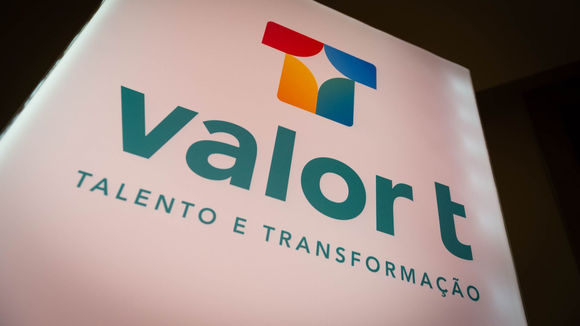valor t