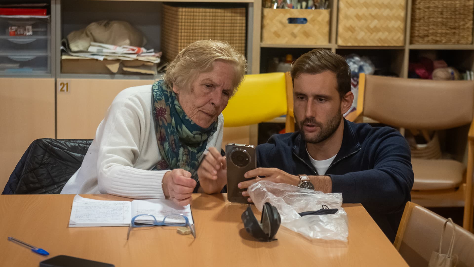 Aprender a usar as novas tecnologias à boleia do voluntariado Santa Casa