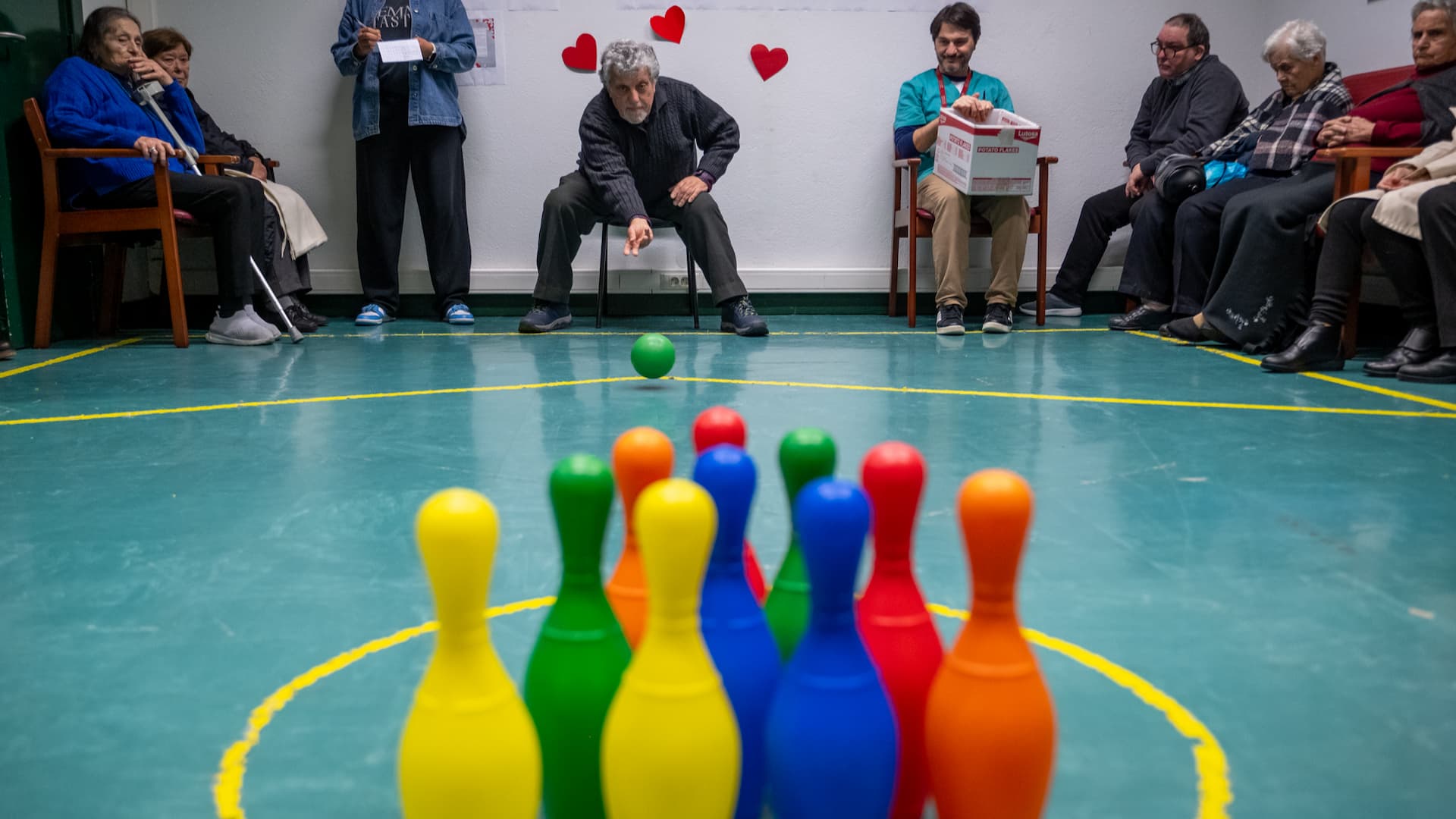 Utente joga bowling adaptado