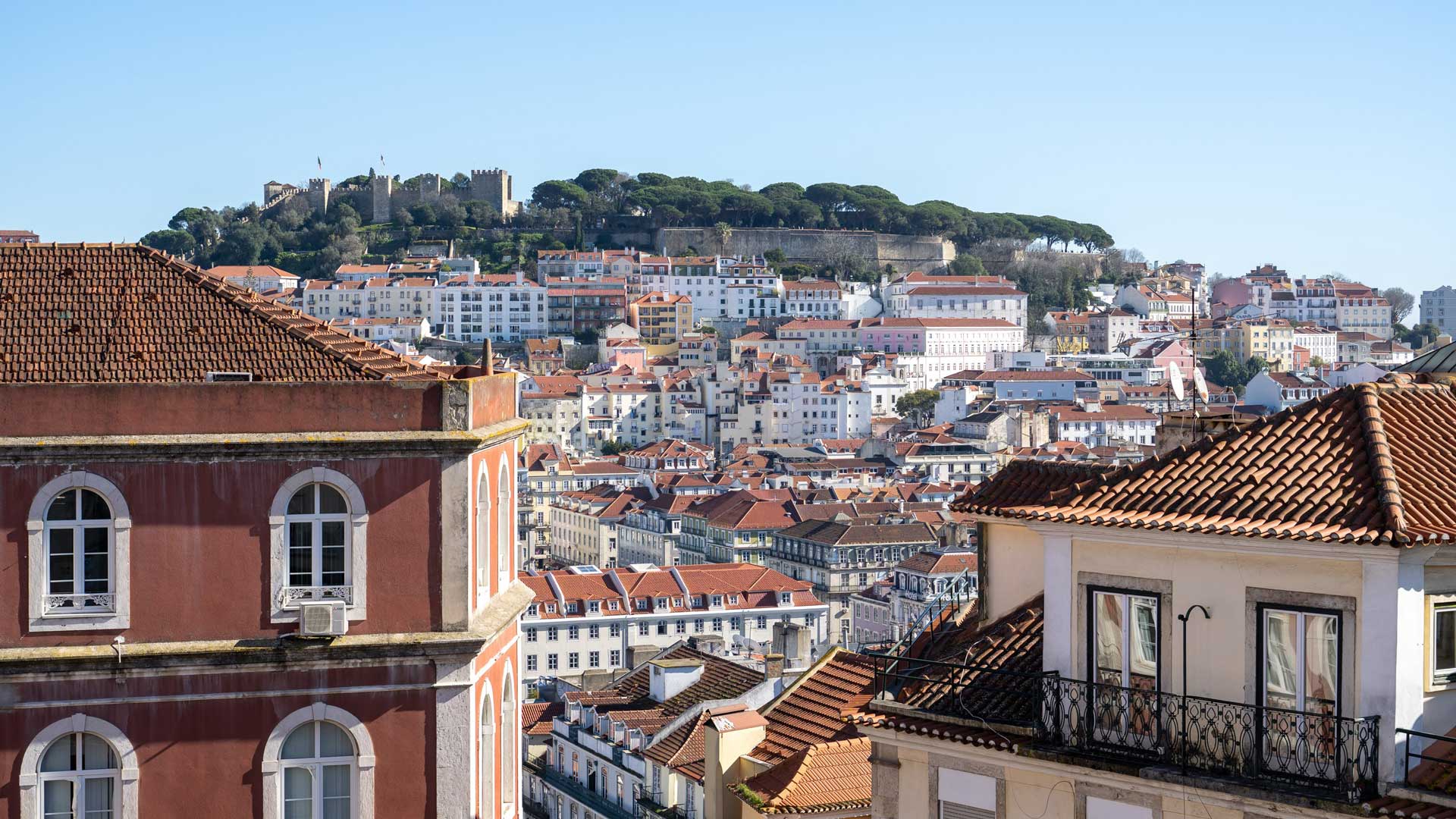 Vista da cidade de Lisboa com o castelo ao fundo