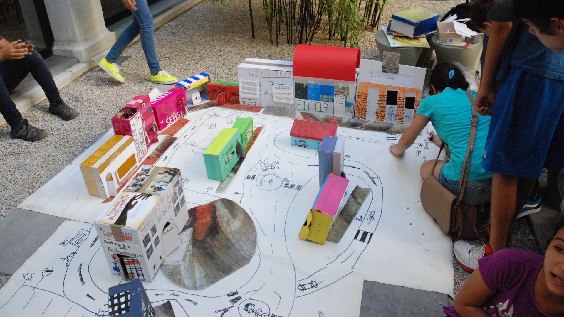 Desenhar a Cidade – Exercícios sobre Arquitetura e Urbanismo – Famílias com crianças dos 6 aos 15 anos