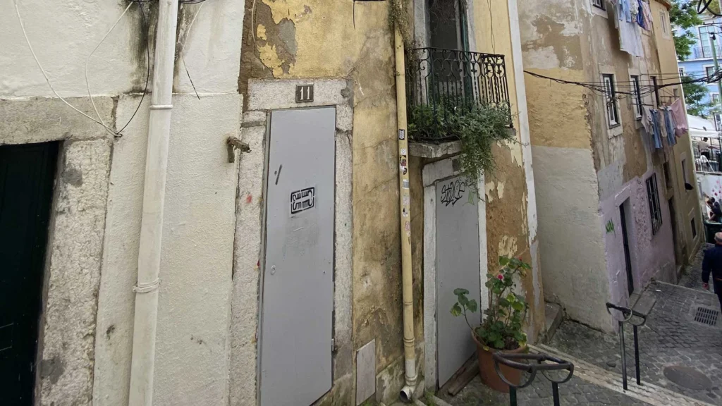 Beco dos Loios, 11 e 13