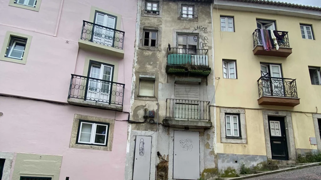 Calçada do Menino de Deus, 5 a 7