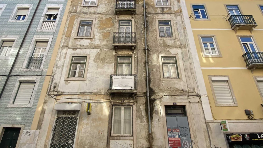 Rua Capitão Renato Baptista nº 8-8A a 10