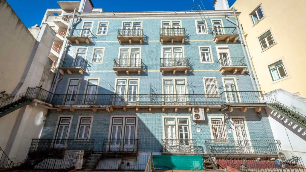 Av. Almirante Reis, 16; Rua dos Anjos, 7, 7A/F