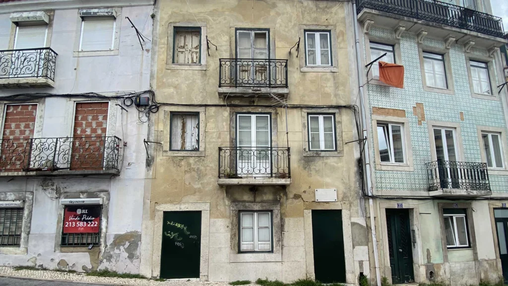 Rua do Mirante, 19/21; Beco do Mirante, 10