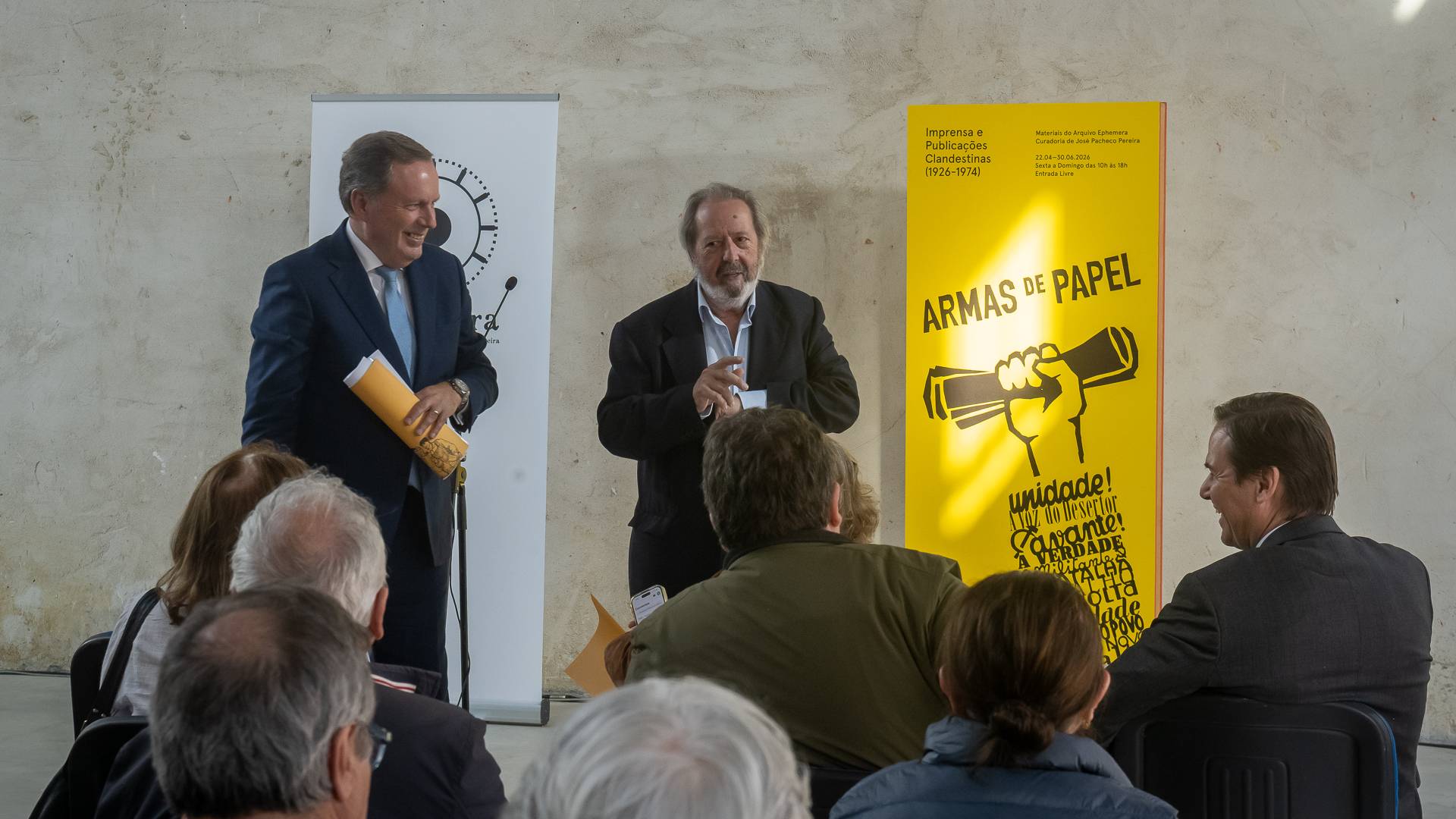 Paulo Sousa e Pacheco Pereira numa exposição na Mitra