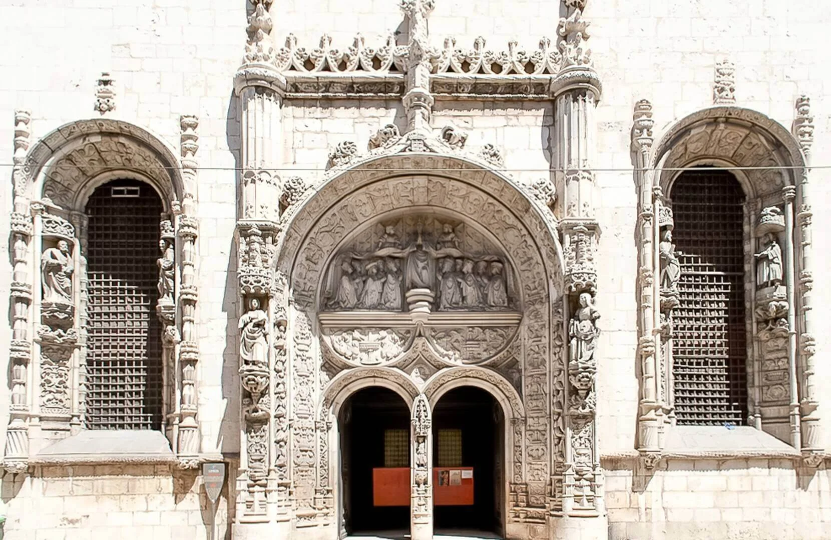nova-sede-misericordia-lisboa Pórtico da antiga Igreja da Misericórdia de Lisboa