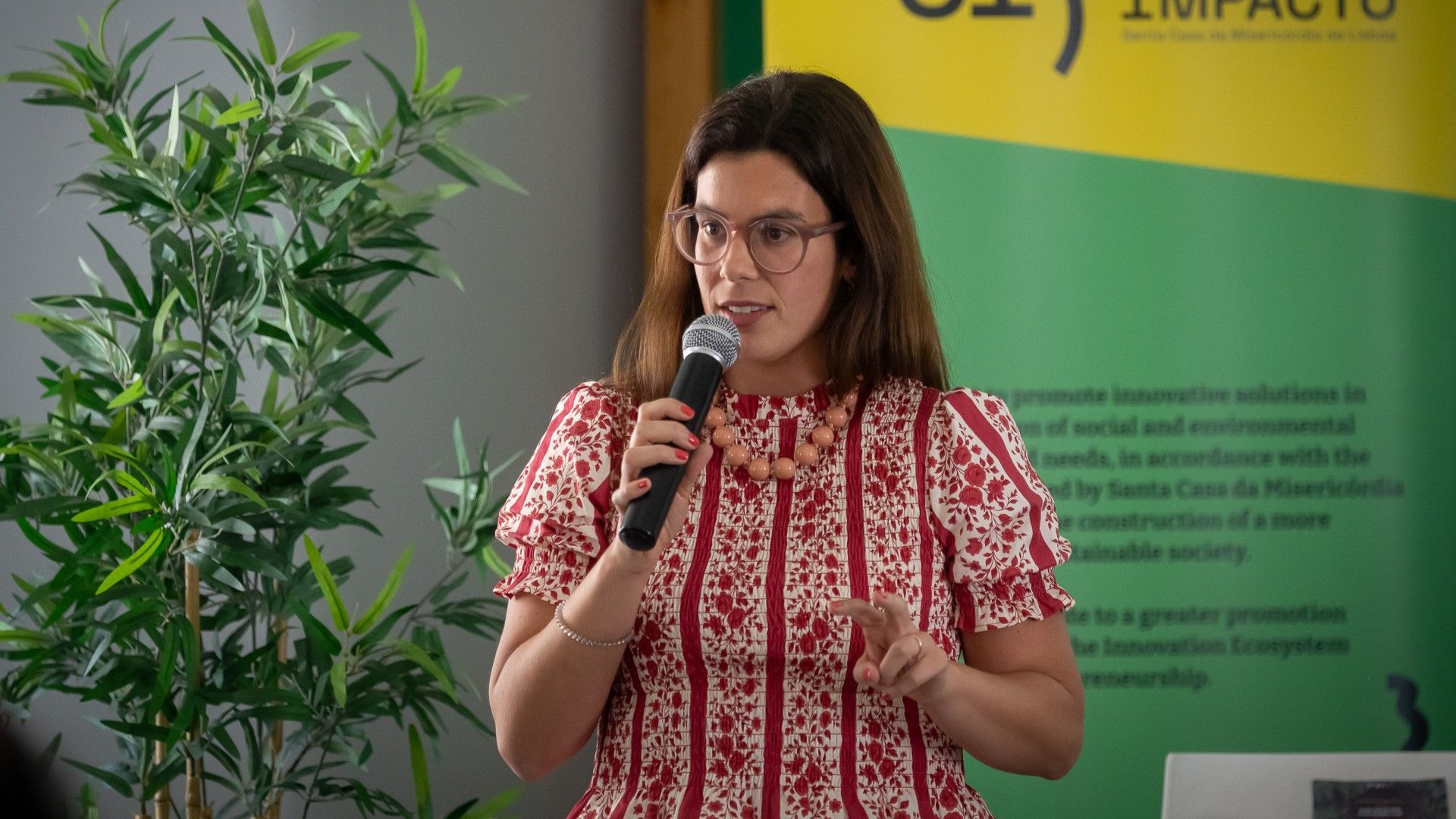 mariana martins, família de acolhimento a falar nas conversas com impacto