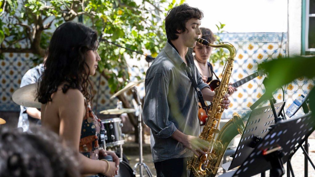 Combo da Escola HCP toca no Jardim do Abacateiro