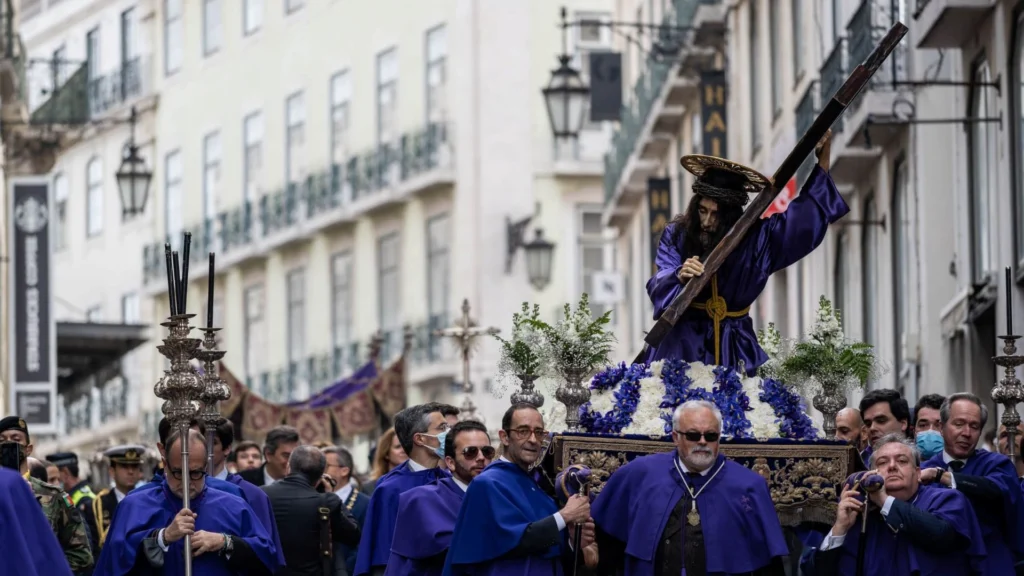 Procissão do Senhor dos Passos da Graça volta a unir São Roque ao Chiado