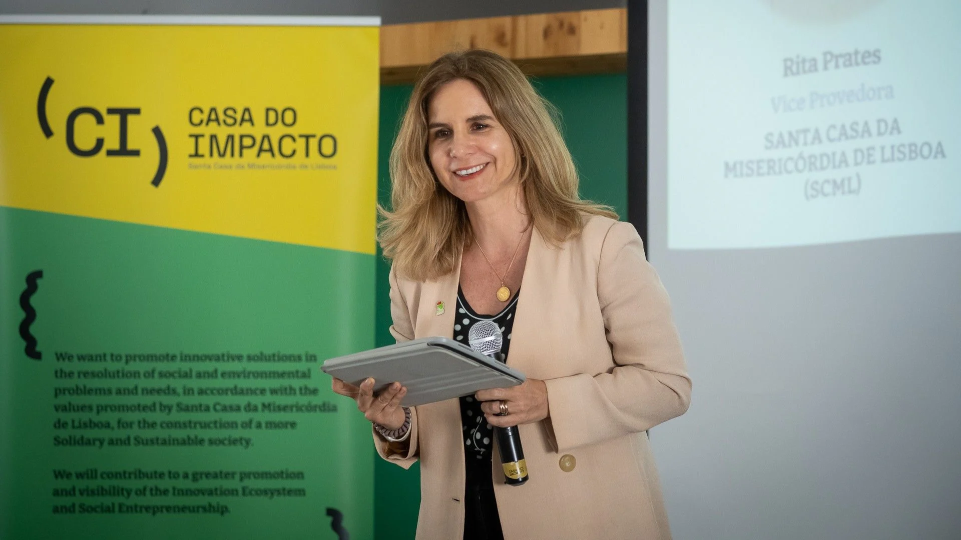 vice-provedora da scml fala para plateia sobre acolhimento familiar