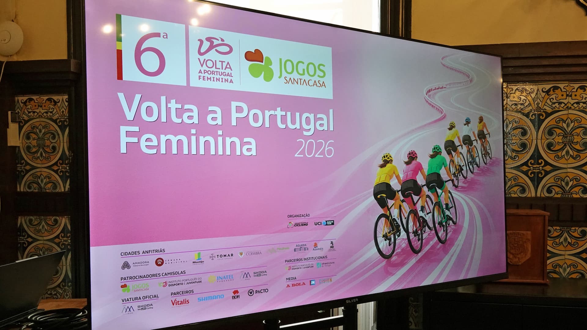 Televisão mostra cartaz da Volta a Portugal Feminina Jogos Santa Casa
