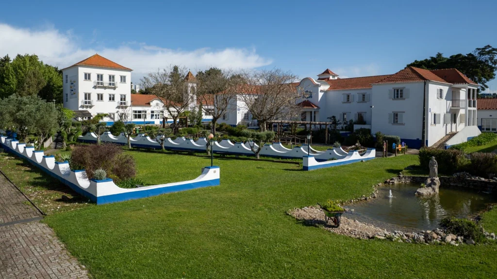 Aldeia de Santa Isabel lança eBook com histórias de jovens que transformaram o seu futuro através da formação profissional