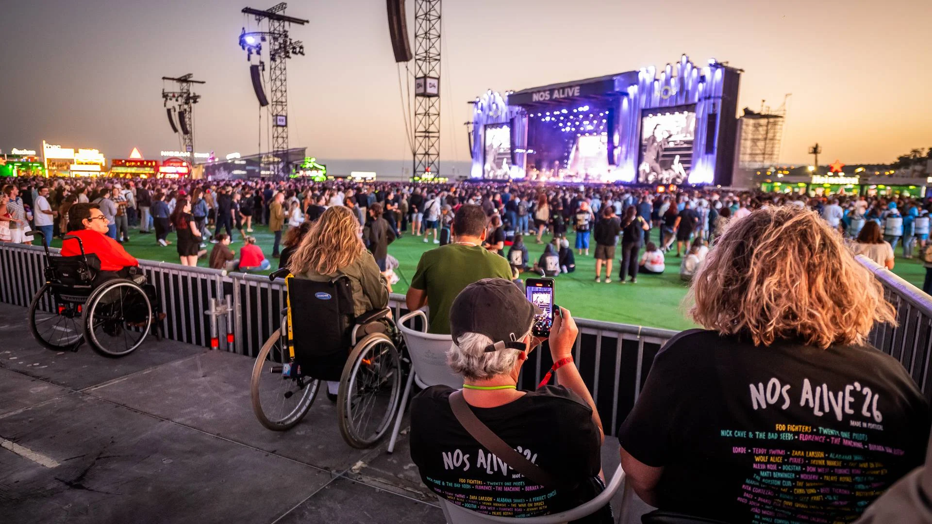 plataformas alive 1 Pessoas assistem a concerto na plataforma de mobilidade condicionada da Santa Casa