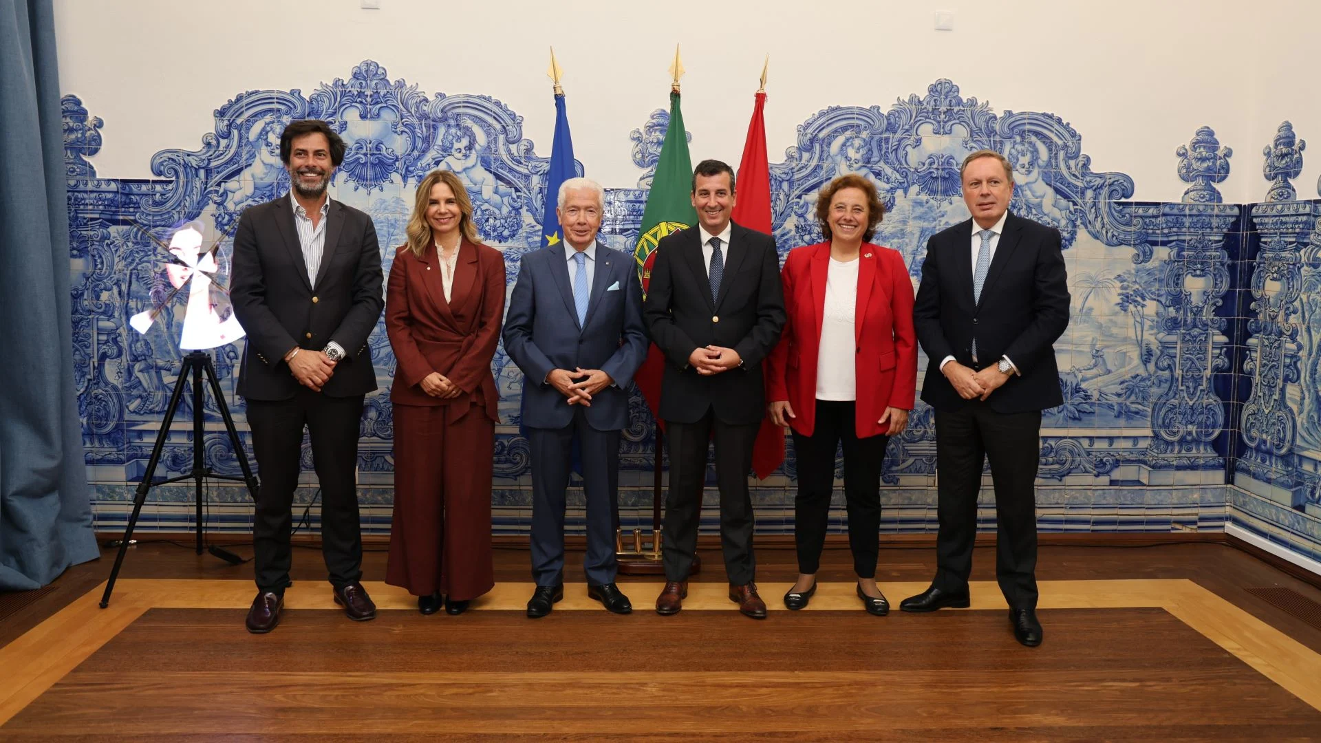 protoloco-CVP_SCML_Capa imagem com o Provedor da Santa Casa, Paulo Sousa, a Vice‑Provedora, Rita Prates, o Presidente da Cruz Vermelha Portuguesa, António Saraiva, do Presidente da Câmara Municipal de Cascais, Nuno Piteira Lopes, e de Manuela Filipe, Presidente da Cruz Vermelha da Costa do Estoril