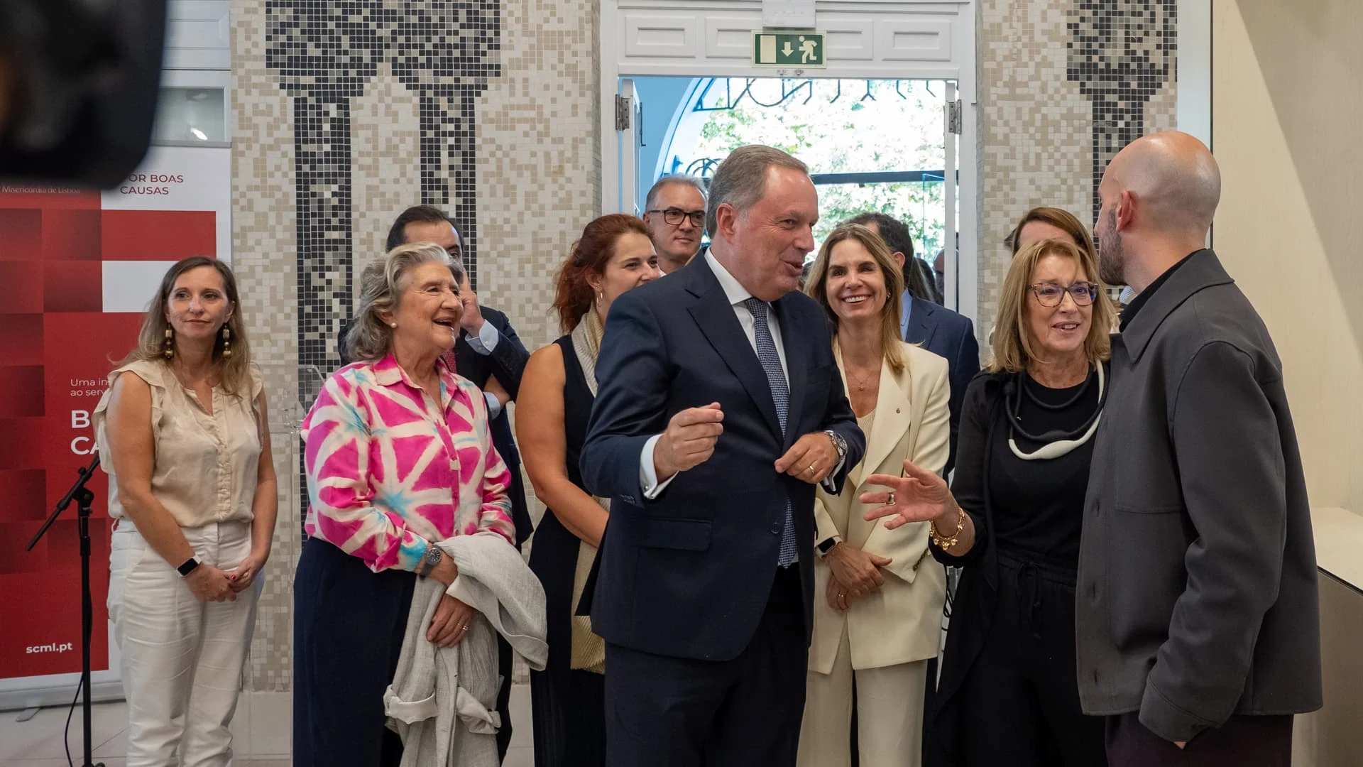 inauguracao CASA 1 Provedor Paulo Sousa e restante administração da Santa Casa conversam com a ministra Maria do Rosário Palma Ramalho e o diretor do CASA João Firme