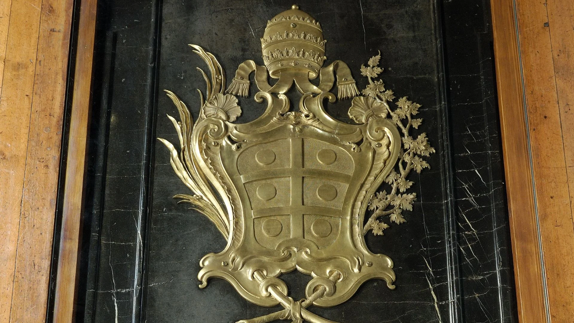 Brasão dourado