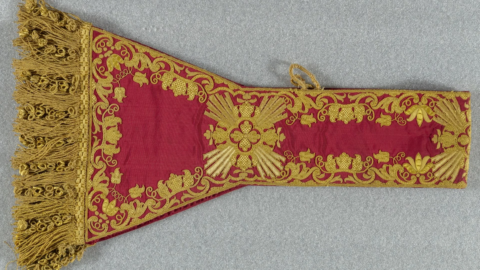 Red and gold religious thimble